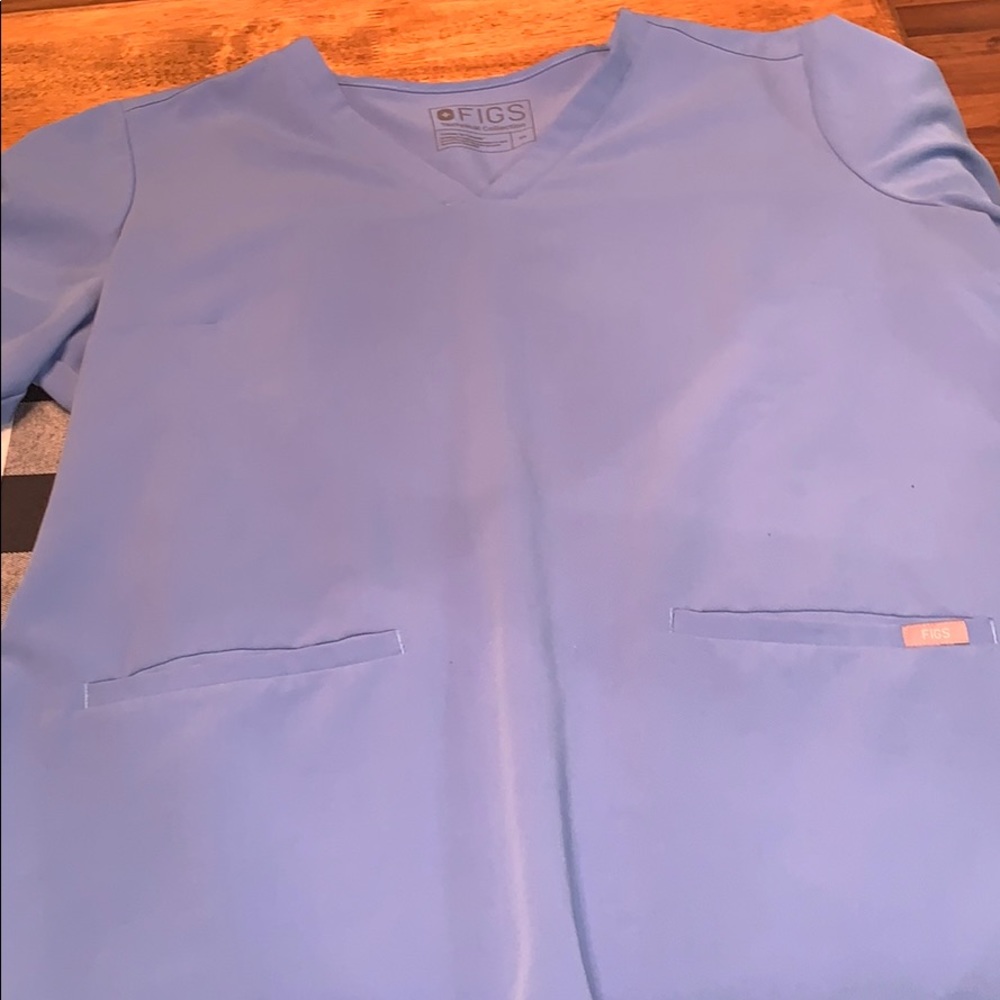 Figs ceil scrub top